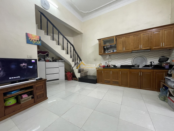 Cho thuê nhà riêng tại đường xuân la , dt 95m xd 50m , mt 7m thich hop kdoanh moi loai hinh