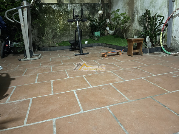 Cho thuê nhà riêng tại đường xuân la , dt 95m xd 50m , mt 7m thich hop kdoanh moi loai hinh