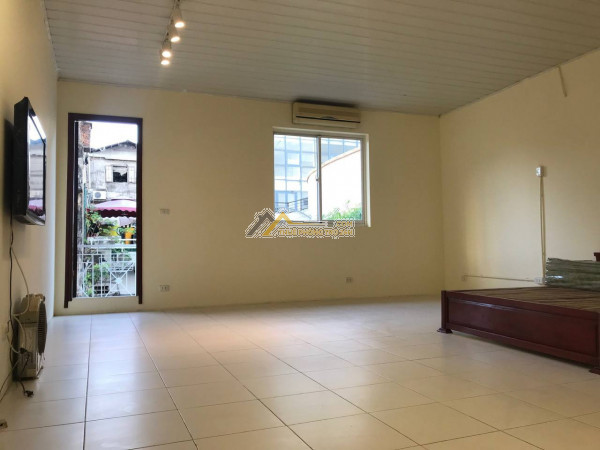 Cho thuê nhà riêng phố hàng bún, dt 40m x 5 tầng, mt 4m, 3 pn , giá 15 triệu