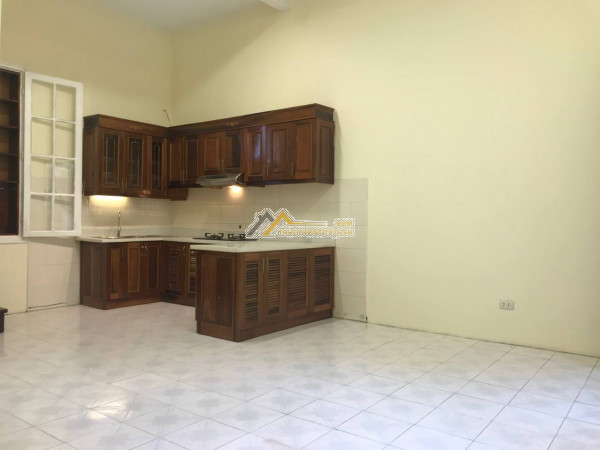 Cho thuê nhà riêng phố hàng bún, dt 40m x 5 tầng, mt 4m, 3 pn , giá 15 triệu