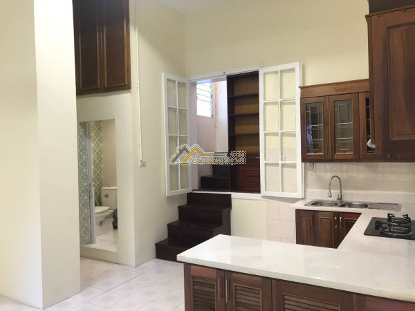Cho thuê nhà riêng phố hàng bún, dt 40m x 5 tầng, mt 4m, 3 pn , giá 15 triệu