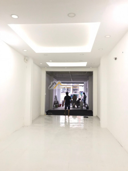 Cho thuê gấp nhà mặt tiền đường nguyễn thị minh khai, p.5, q3.4.15 x 23. 85tr