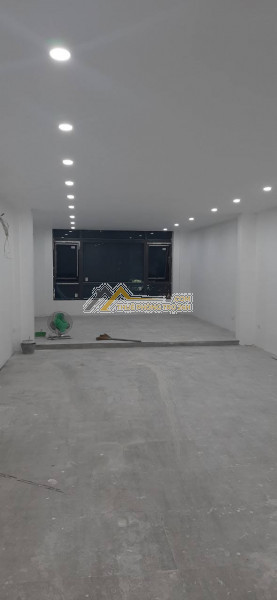 Cho thuê nhà nguyên căn phố lò đúc, nội thất cơ bản, ngõ rộng, yên tĩnh