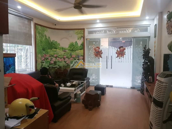 Cho thuê nhà đội nhân ba đình, 68m, ô tô đỗ cửa giá 17tr