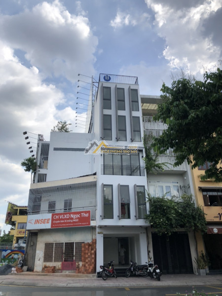 Cho thuê nhà mặt tiền đường sư vạn hạnh,p.10,q.10. trệt 3 lầu. 160 triệu