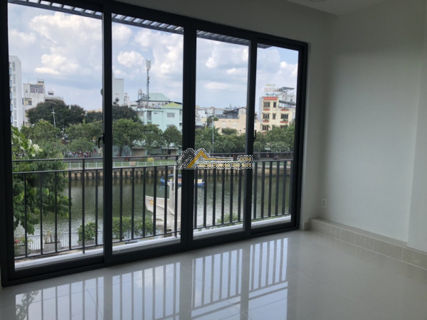 Cho thuê nhà mặt tiền đường sư vạn hạnh,p.10,q.10. trệt 3 lầu. 160 triệu