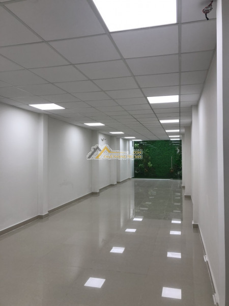 Cho thuê nhà mặt tiền đường sư vạn hạnh,p.10,q.10. trệt 3 lầu. 160 triệu