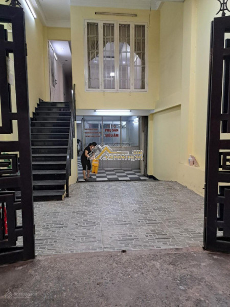 Cho thuê nhà nguyên căn mặt tiền đường bùi trọng nghĩa, cách ngã ba đồng khởi 200m.