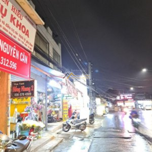 Cho thuê nhà nguyên căn mặt tiền đường bùi trọng nghĩa, cách ngã ba đồng khởi 200m.