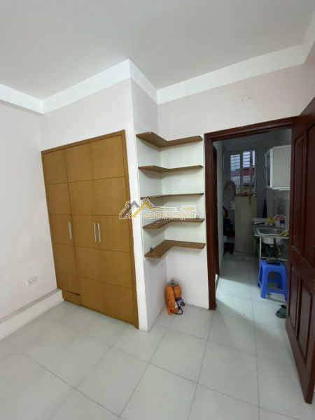 Chính chủ cần cho thuê 1 phòng tầng 3 số 19 ngõ 82/98 yên lãng, láng hạ. đống đa hn
