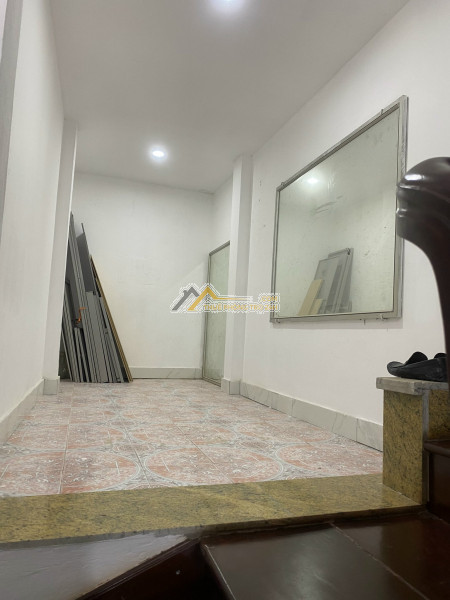 Cho thuê nhà nguyên căn nguyễn sơn, long biên 30m2 * 3 tầng * 6,5 triệu