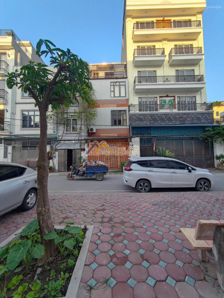 Chính chủ cần cho thuê nhà 3,5 tầng đường nhựa 2 xe tải tránh nhau tại long biên hà nội