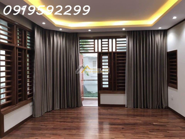 Cho thuê biệt thự lô góc phố đỗ quang, cầu giấy