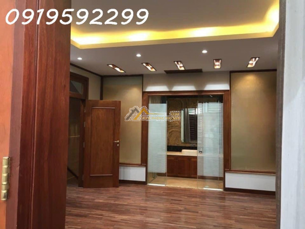 Cho thuê biệt thự lô góc phố đỗ quang, cầu giấy
