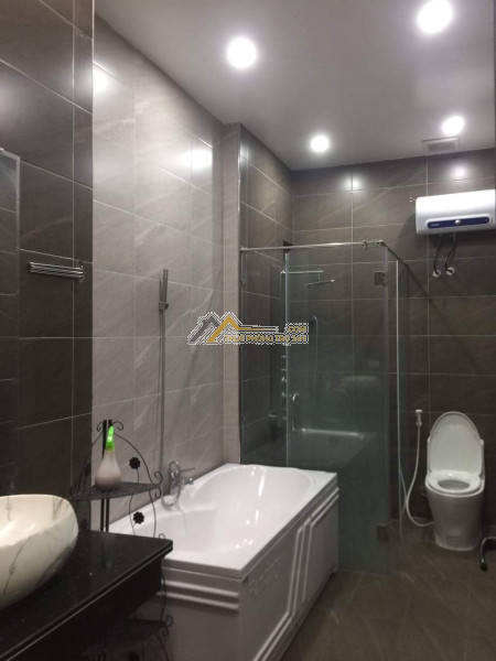 Cho thuê nhà mặt đường gần chợ lũng hoa hải an