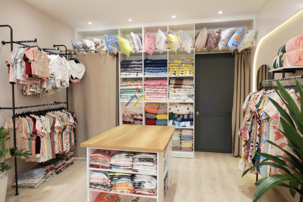 Chính chủ ! sang mặt bằng shop tại 441 cách mạng tháng 8, phường 13, quận 10 , tel : 0932178081