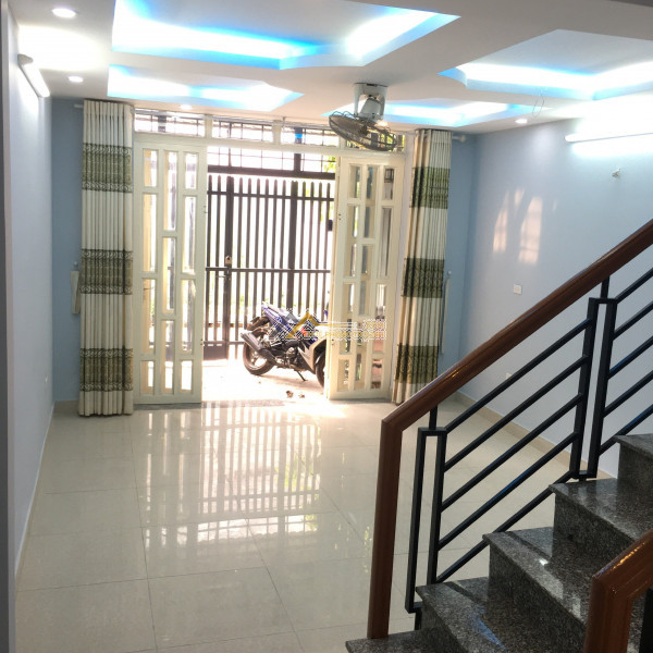 Cho thuê nhà nguyên căn quận 9, phường phú hữu, 7tr, 4pn, 3wc
