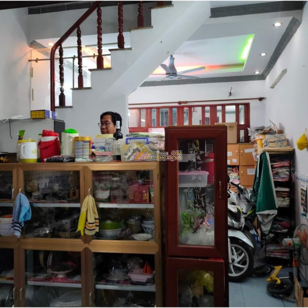 Giảm 900tr hương lộ 2 gần ngã 4 bốn xã, 3 phòng ngủ, 3 tầng bê tông