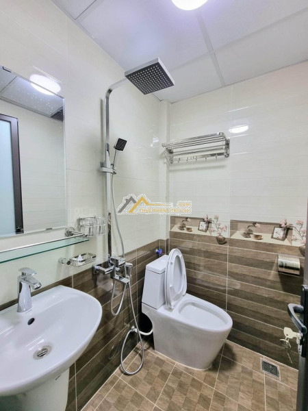 Cho thuê nhà mặt phố nguyễn khang, nguyên căn, 5 tầng, chỉ nhỉnh 30tr/tháng.