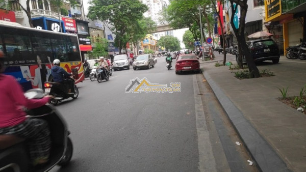 Cho thuê nhà mặt phố thái hà, đống đa 85m2, 5 tầng, mt 5m