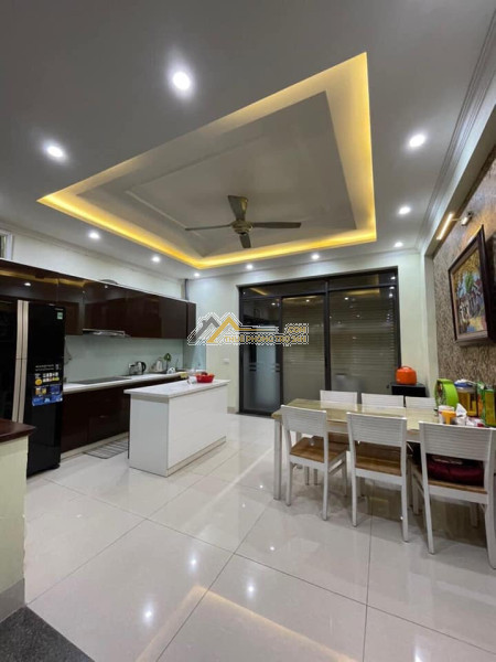Cho thuê nhà #khương_trung tx, có #gara ngõ xe tải, 4 ngủ mênh mông 15tr/tháng