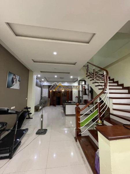 Cho thuê nhà #khương_trung tx, có #gara ngõ xe tải, 4 ngủ mênh mông 15tr/tháng