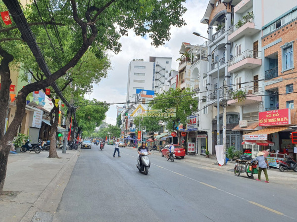 Cho thê mt hoàng hoa tham, kd tự do, xe hơi đậu trong nhà