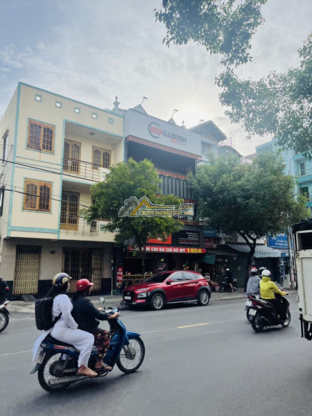 Cho thê mt hoàng hoa tham, kd tự do, xe hơi đậu trong nhà