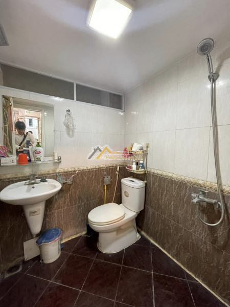 Bán nhà thái thịnh, dt rộng bề thế 66m2, 4t, sân riêng để xm, giá chỉ 5,35 tỷ.
