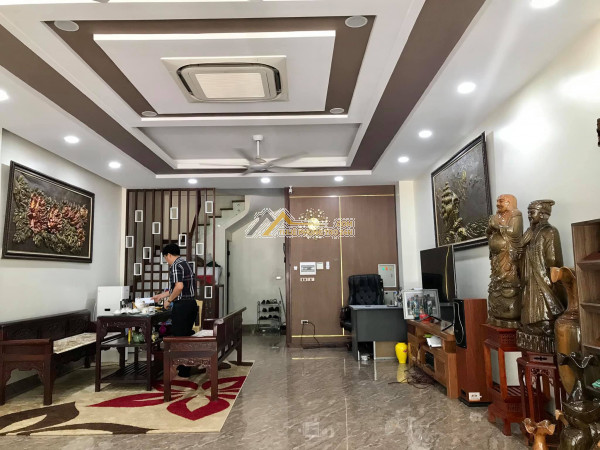 Sếp nhờ bán nhà phố ngụy như kon tum, vị trí đẹp, gía 18xx tỷ