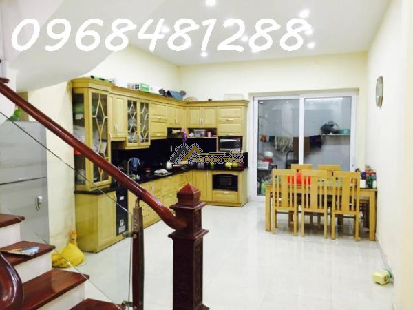 Cho thuê gấp nhà mặt phố văn quán 90m xây 5 tầng vỉa hè kinh doanh giá 40 triệu/ tháng