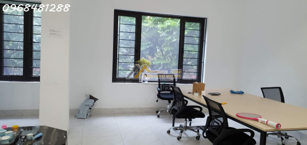 Cho thuê gấp nhà mặt phố văn quán 90m xây 5 tầng vỉa hè kinh doanh giá 40 triệu/ tháng