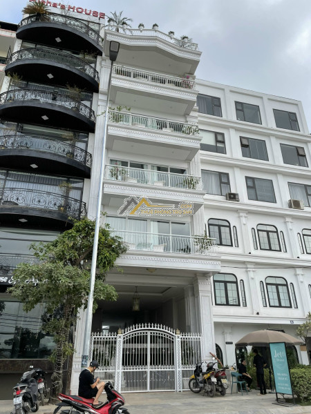 Cho thuê mặt bằng kinh doanh 2 mặt thoáng, gần ngã tư tại số 68 xuân diệu - tứ liên - tây hồ