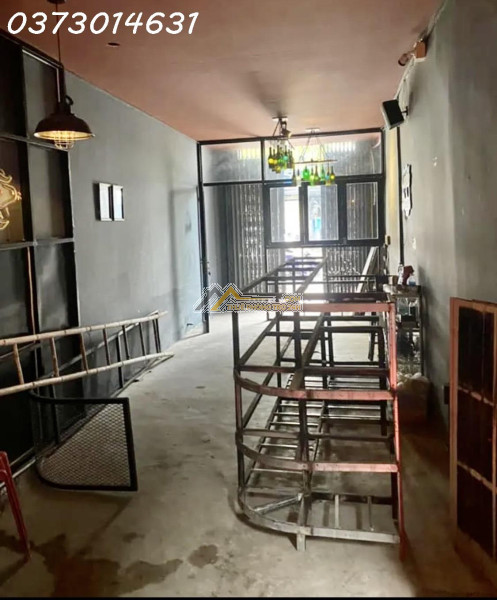 Cho thuê mặt bằng kinh doanh dịch vụ vị trí đường lớn đông đúc mặt tiền đường vân đồn