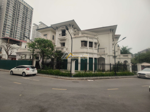 Chính chủ cho thuê biệt thự lô góc mặt tiền 20m2 dt 240m2 đã hoàn thiện mặt ngoài thích hợp làm vp