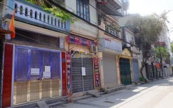 Cho thuê nhà tập thể xây 3 tầng tại nhà f4, khu tập thể bóng đèn phích nước rạng đông, quận thanh