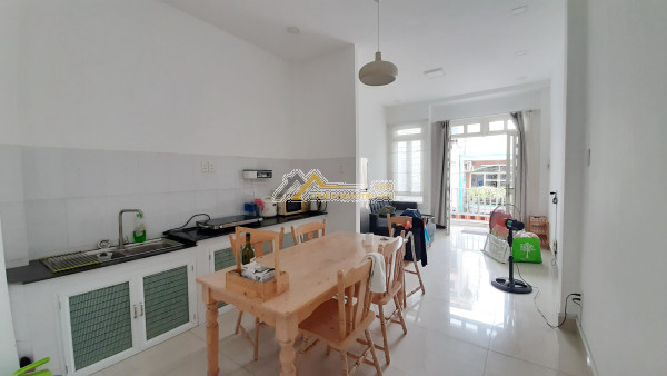 Cho thuê nnc full nội thất hẻm 801 phạm thế hiển p4q8. giá 8tr/ tháng