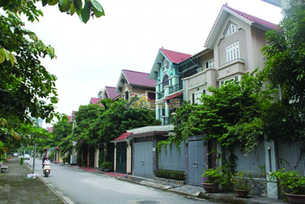 Cần cho thuê nhà hoàng quốc việt, cầu giấy, ô tô, kinh doanh, ở tốt.
