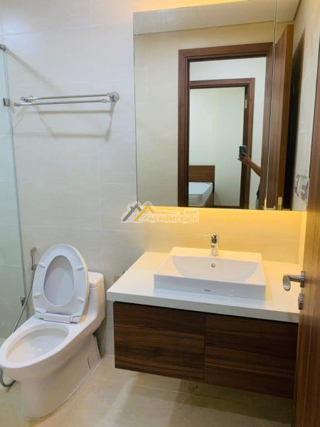 Cần cho thuê nhà hoàng quốc việt, cầu giấy, ô tô, kinh doanh, ở tốt.