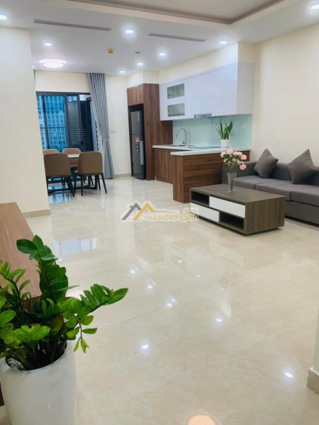 Cần cho thuê nhà hoàng quốc việt, cầu giấy, ô tô, kinh doanh, ở tốt.