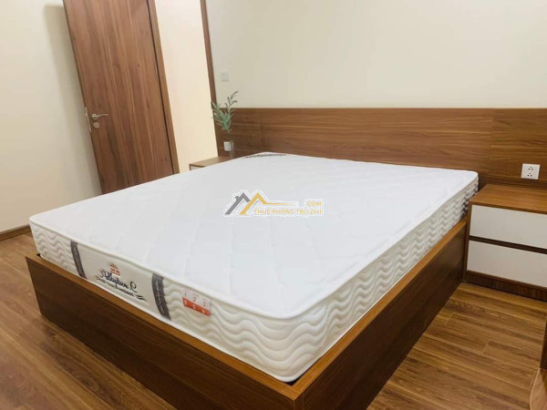 Cần cho thuê nhà hoàng quốc việt, cầu giấy, ô tô, kinh doanh, ở tốt.