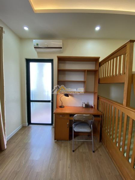 Cho thuê nhà riêng tại phố từ hoa
diện tích 180m² , 3 tầng, 4 ngủ 3wc.