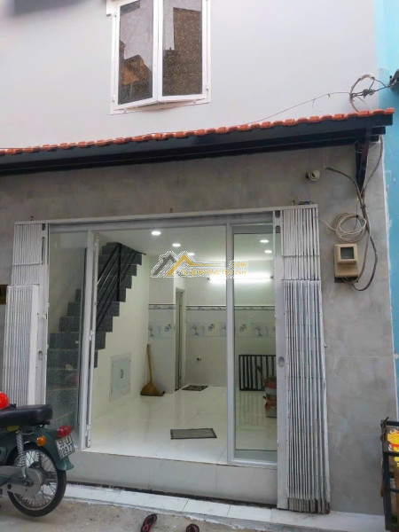 cho thuê nhà nguyên căn 1 trệt - 1 lầu ngay chợ q11