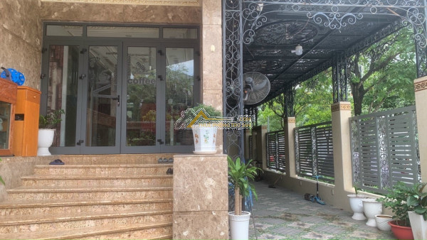 Nguyên căn hẻm 1/ đường 17 hbc làm văn phòng