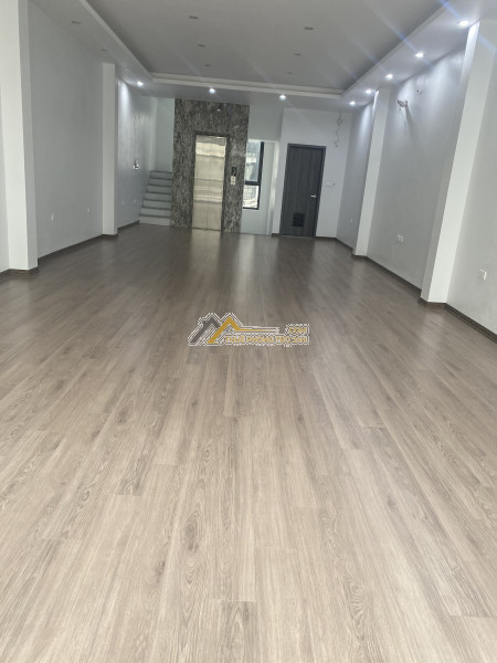 Chính chủ cho thuê văn phòng đã hoàn thiện vị trí trung tâm , cạnh hồ đền lừ, gần bến xe giáp bát,