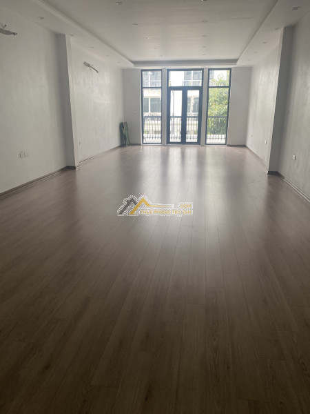 Chính chủ cho thuê văn phòng đã hoàn thiện vị trí trung tâm , cạnh hồ đền lừ, gần bến xe giáp bát,