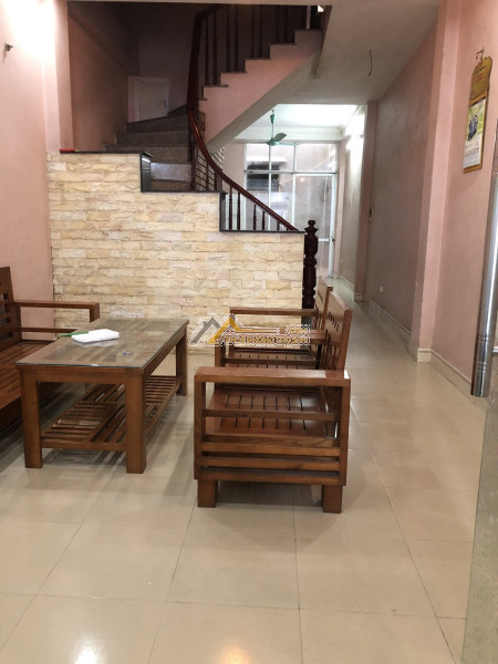 Cho thuê nhà 3tx60m2 ngọc hồi, 4pn mặt đường 13m, vỉa hè 3m kinh doanh đỉnh 6,5 triệu/tháng.