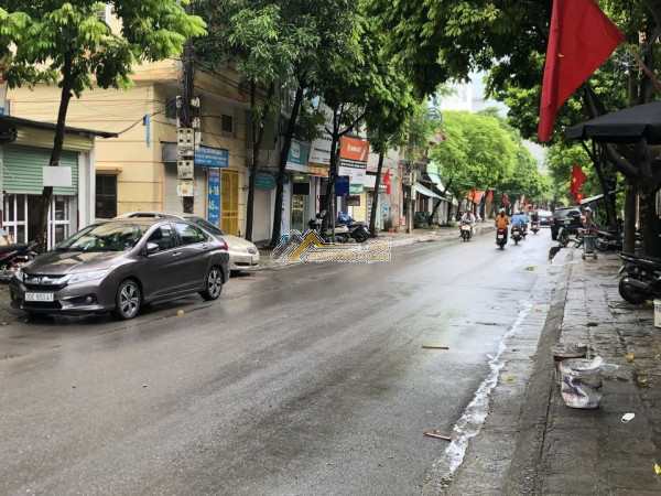 Cho thuê nhà 3tx60m2 ngọc hồi, 4pn mặt đường 13m, vỉa hè 3m kinh doanh đỉnh 6,5 triệu/tháng.