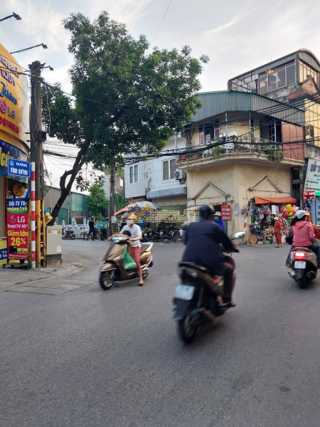 Nhà xưởng kho bãi t.đ.c quỳnh đô 101m2 – cao 6m – mt5m – gác xép 50m2 – ô tô 10 tấn đỗ cửa– vỉa hè