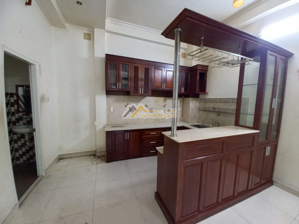 Cho thuê nhà nguyên căn 3 tầng, gần bùng binh cây gõ, quận 10, chỉ 15 triệu/tháng